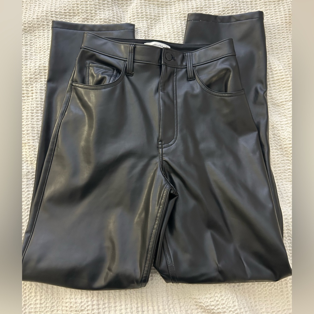 Abercrombie 90’s Straight Ultra High Rise Vegan Leather Pants